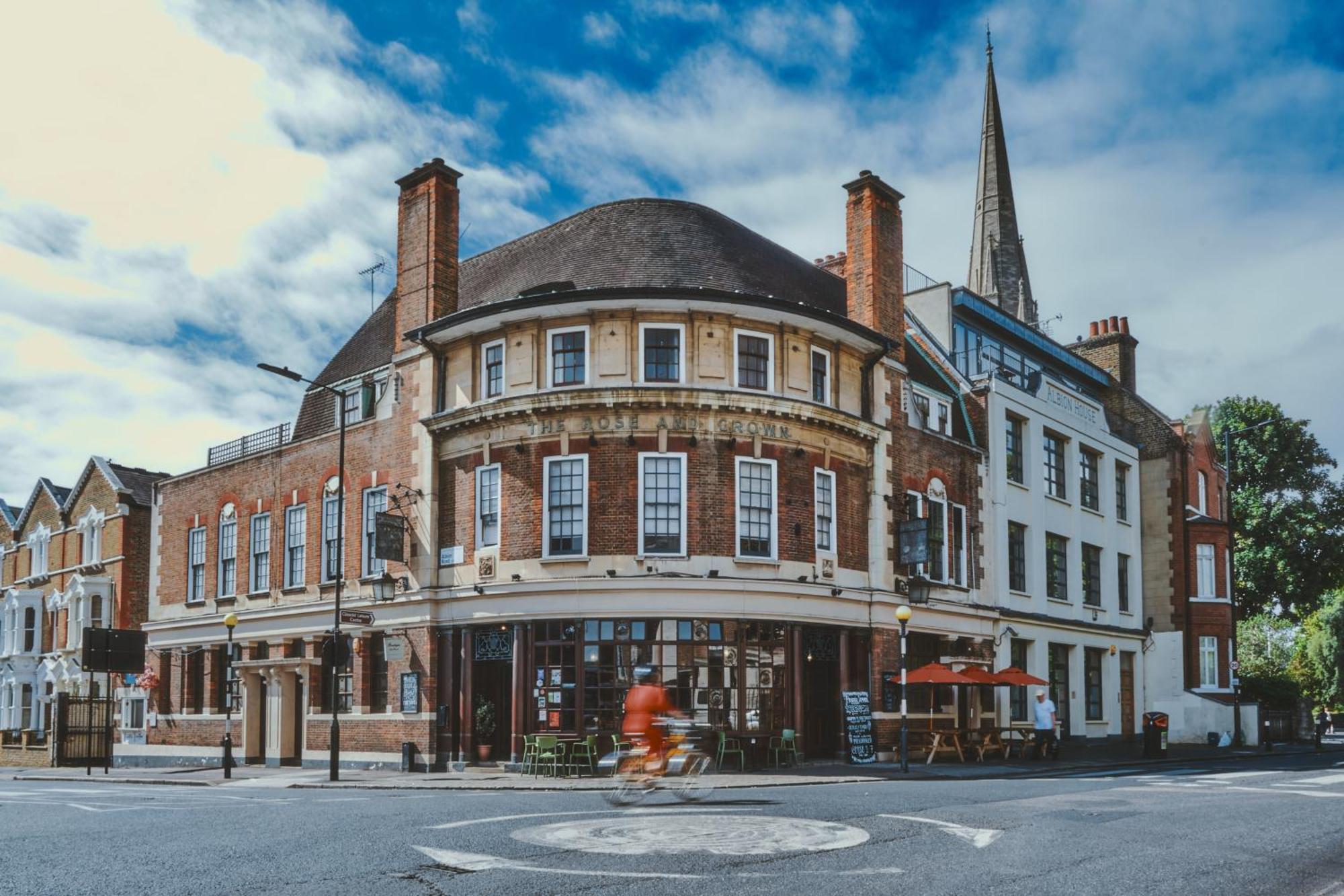 Отель Rose And Crown Stoke Newington Лондон Экстерьер фото